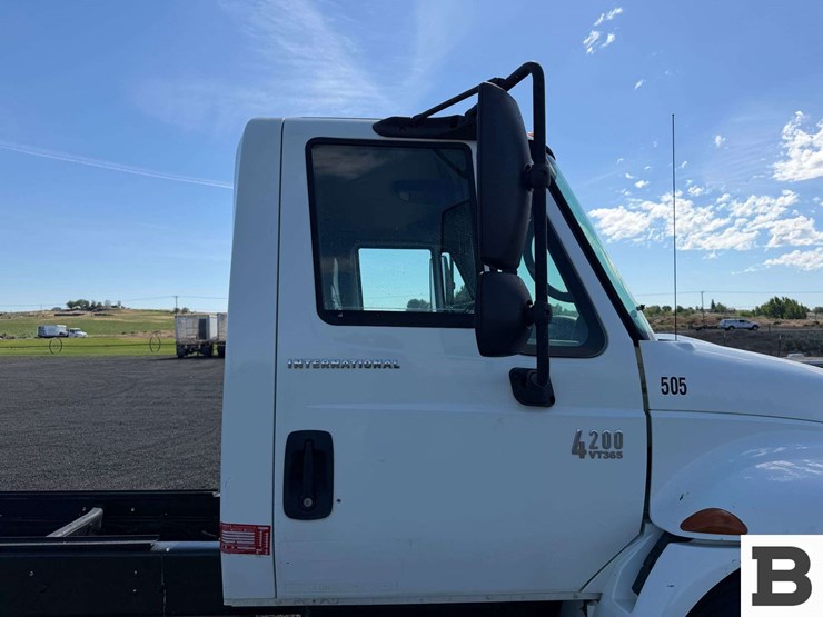 2006-international-durastar-4200-image-32