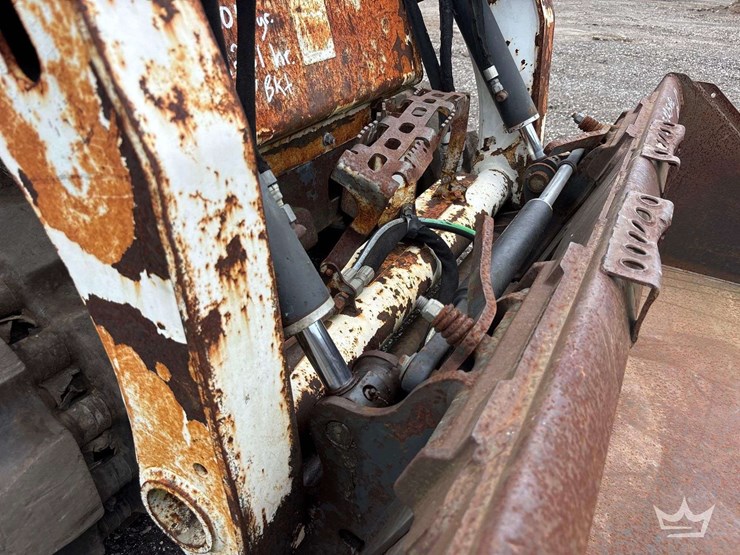 compact-track-loader-skid-steer-image-10