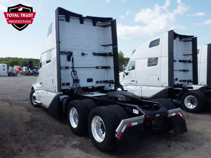 2025-volvo-vnl860-image-14