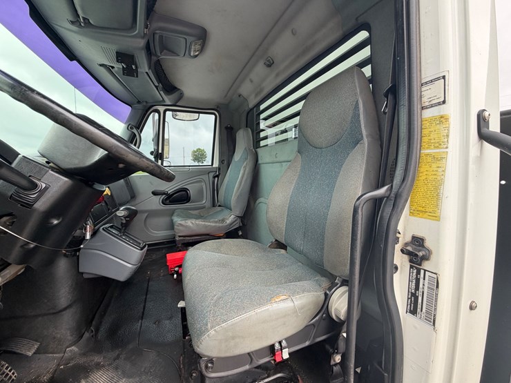 2005-international-durastar-4300-image-16