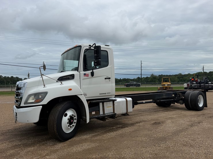 2016-hino-338-image-1
