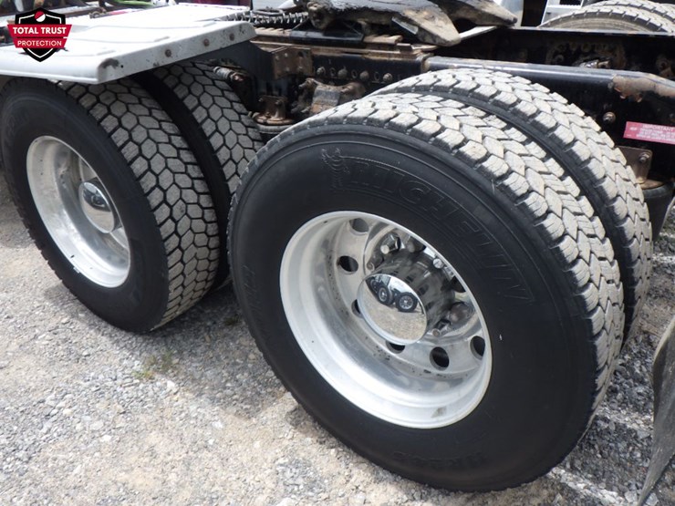 2022-western-star-49x-image-13