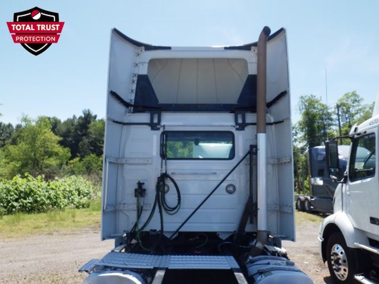 2021-volvo-vnr300-image-11