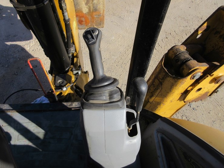 2013-caterpillar-420f-image-17