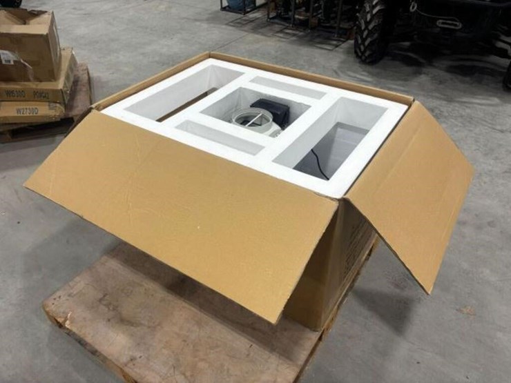 unused-crown-afg-b2-36-in.-stainless-steel-range-image-2