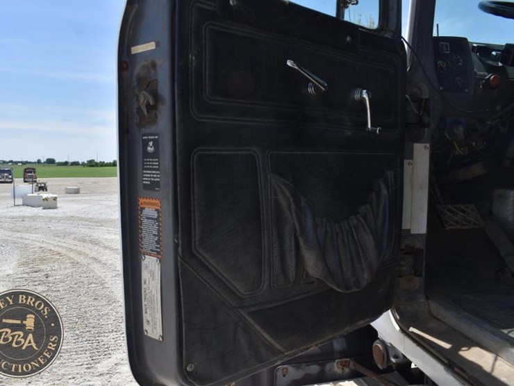 1996-mack-rd688s-image-36