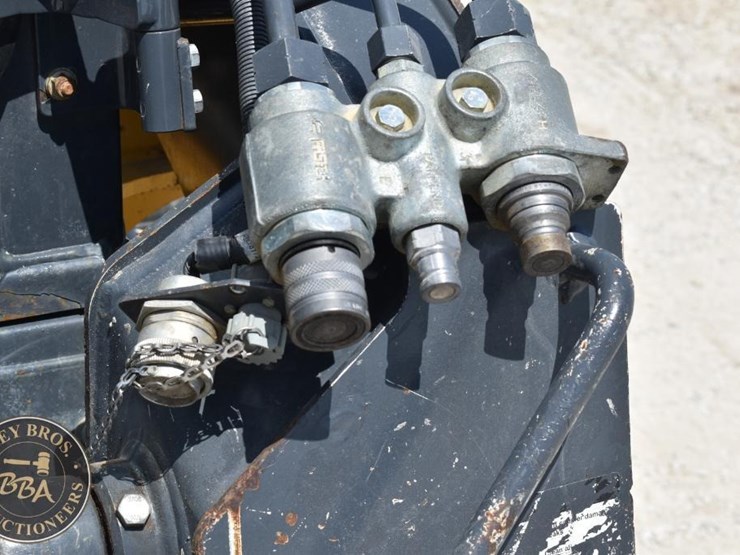 2019-deere-317g-image-18