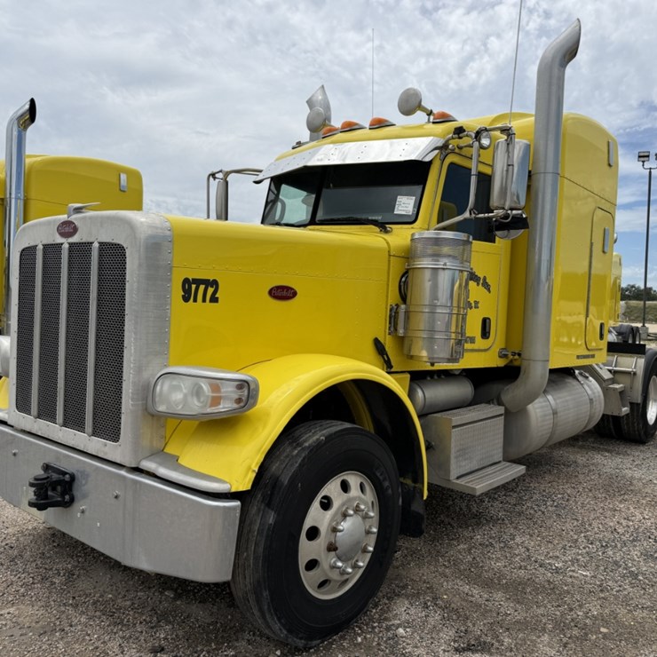 2015 PETERBILT 389