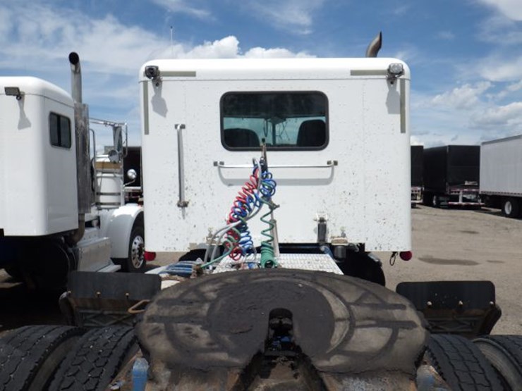 2012-peterbilt-367-image-14