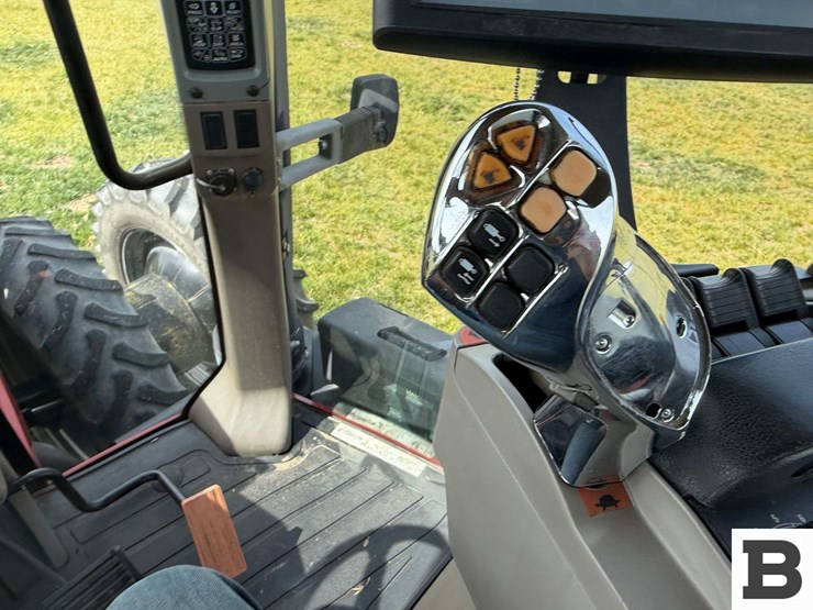 2011-case-ih-magnum-260-image-103