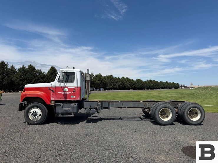 1989-international-s2500-image-2