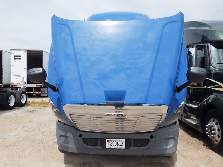 2015-freightliner-cascadia-125-evolution-image-23