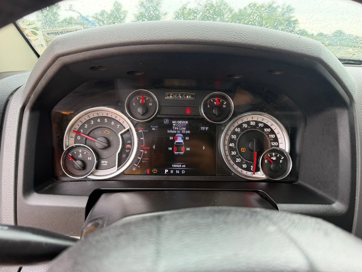 2015-dodge-ram-1500-image-11