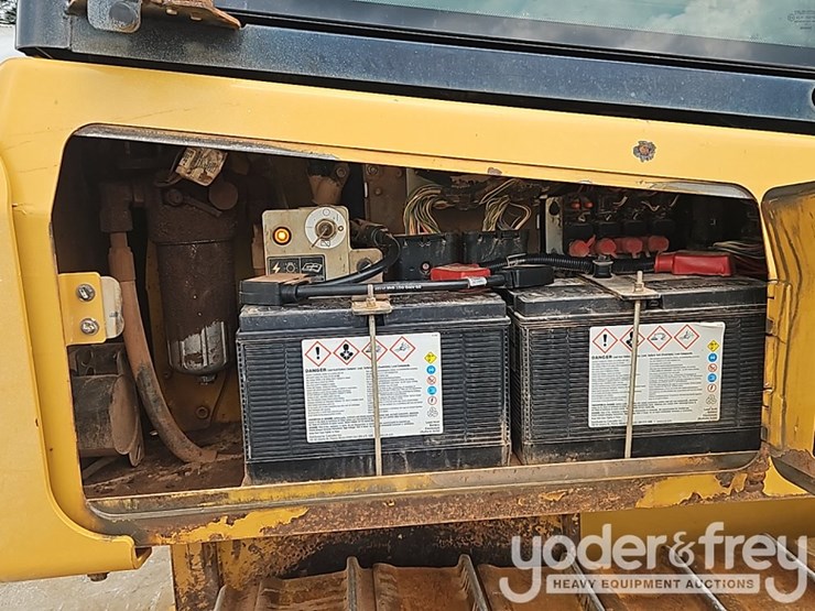 2016-caterpillar-d5k2-lgp-image-18