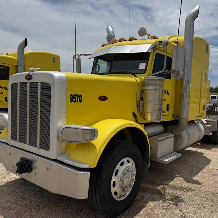 2014 PETERBILT 389