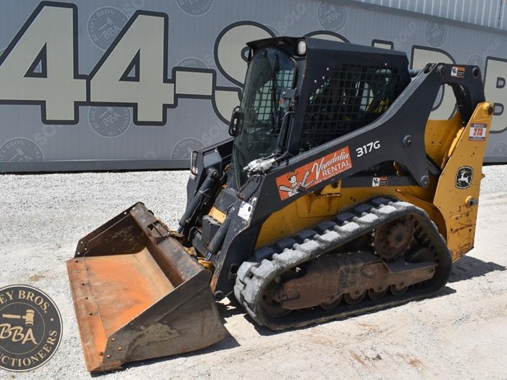 2019-deere-317g-image-3