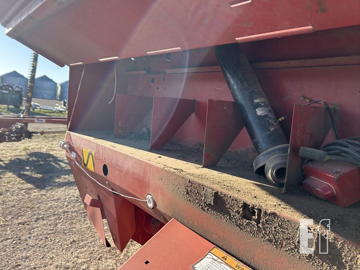 new-holland-660-image-14