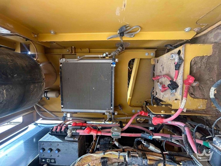 2012-caterpillar-324e-image-12
