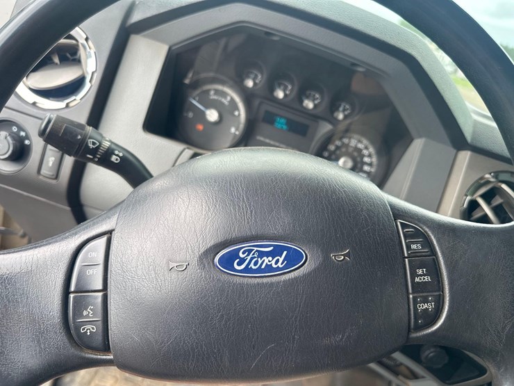 2013-ford-f750-image-38