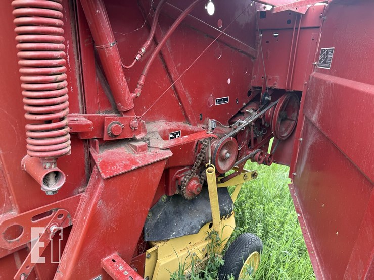 new-holland-660-image-9