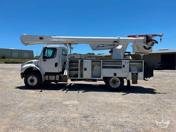 2016-freightliner-m2-106-image-13