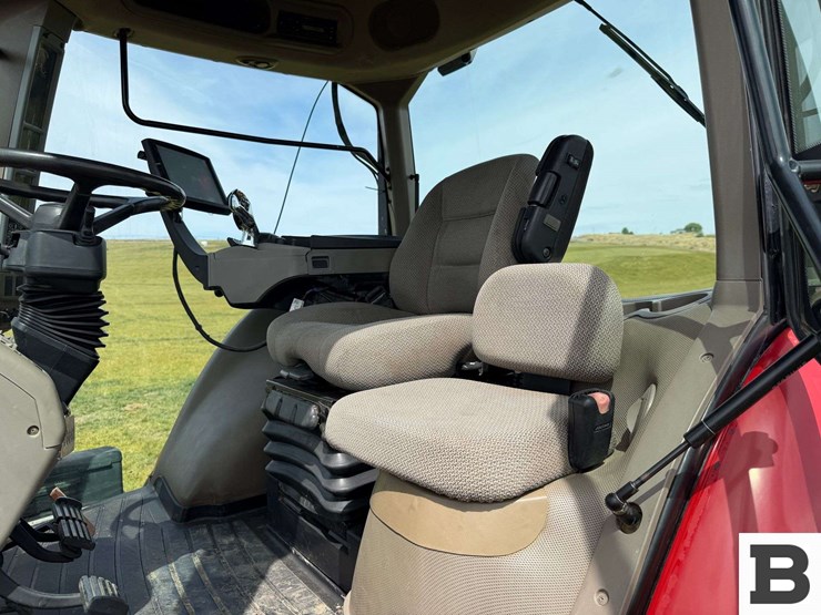 2011-case-ih-magnum-260-image-96
