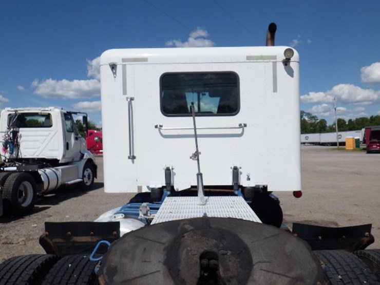 2012-peterbilt-367-image-13