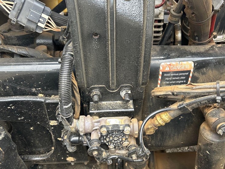 2016-mack-granite-gu713-image-59