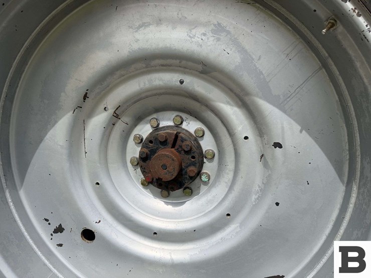 2014-case-ih-magnum-260-cvt-image-39