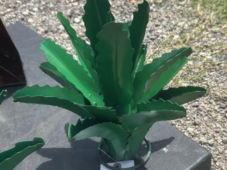 #274-•-metal-art---small-aloe-plant-image-1