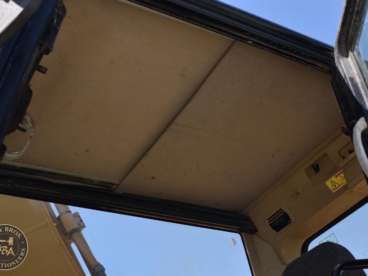 2005-caterpillar-320cl-image-55