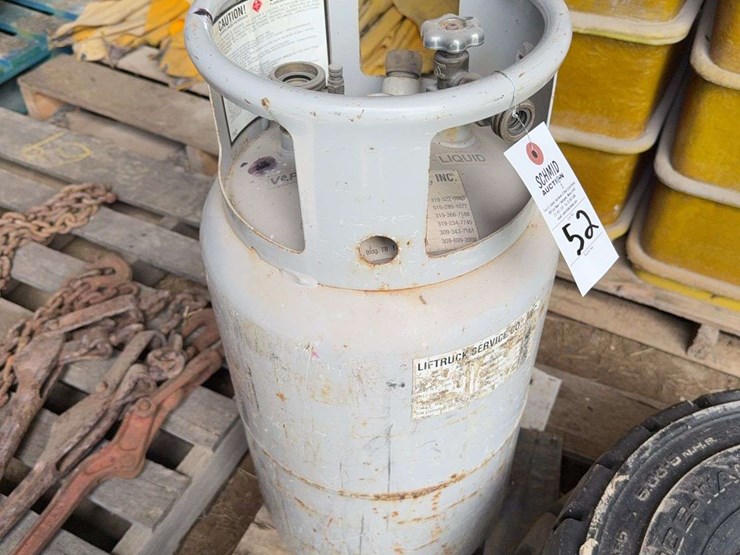 full-forklift-lp-tank-image-3