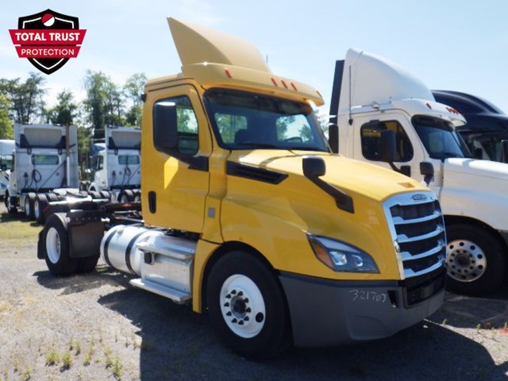 2019-freightliner-cascadia-126-image-3