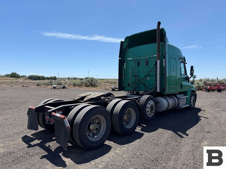 2012-freightliner-cascadia-125-image-6