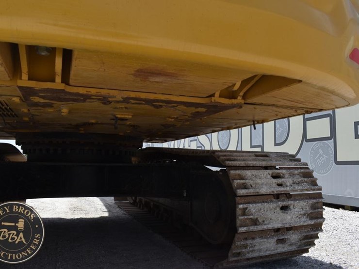 2019-caterpillar-336-image-35