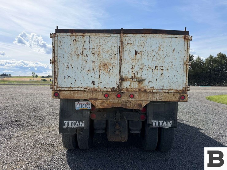 1990-peterbilt-377-image-4