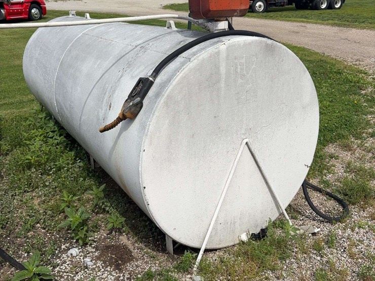 1000-gallon-fuel-tank-with-pump,-diesel-image-1