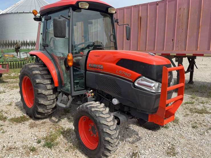 2010-kubota-l5740-image-1