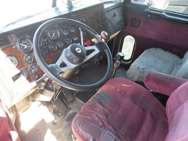 1993-peterbilt-377-image-18