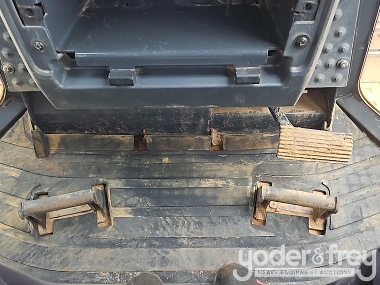 2019-deere-700k-image-27