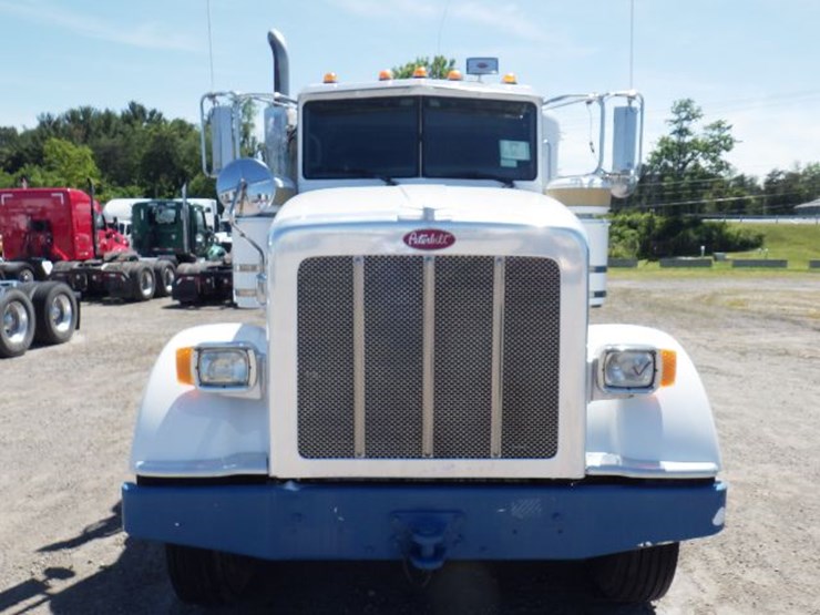 2013-peterbilt-367-image-2