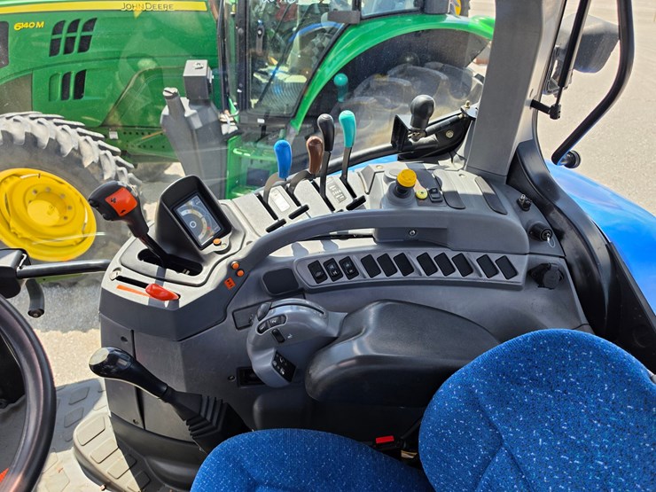 2005-new-holland-ts115a-image-19