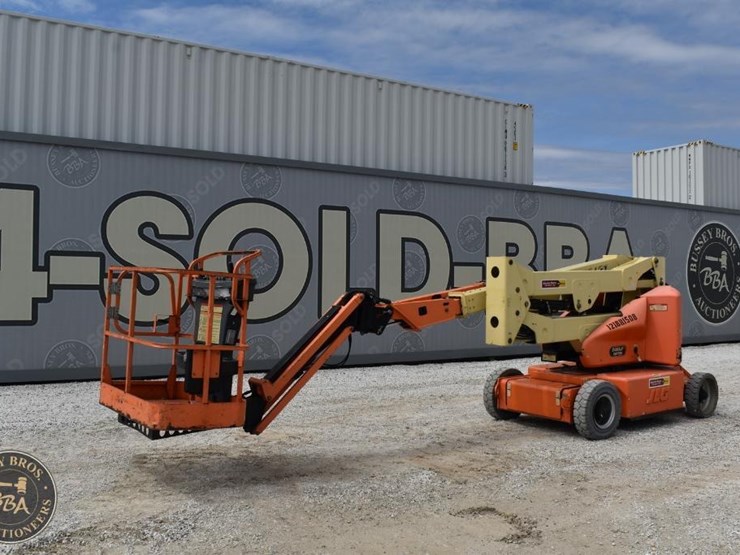2012-jlg-e400ajpn-image-3