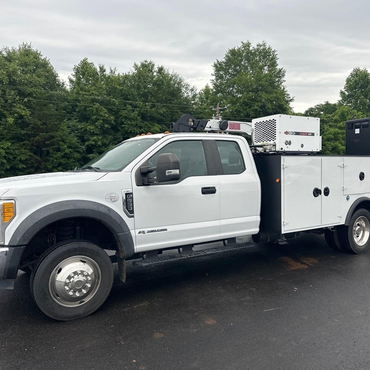 2017 FORD F550 XL
