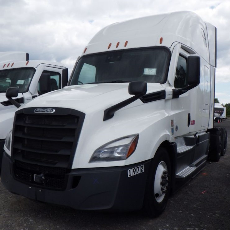 2020 FREIGHTLINER CASCADIA 126
