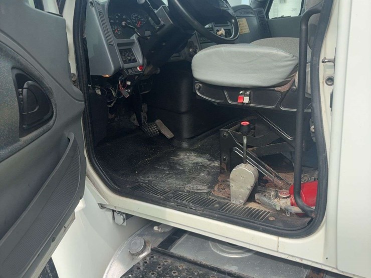 2003-international-durastar-4400-image-32