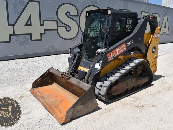 2019-deere-317g-image-2
