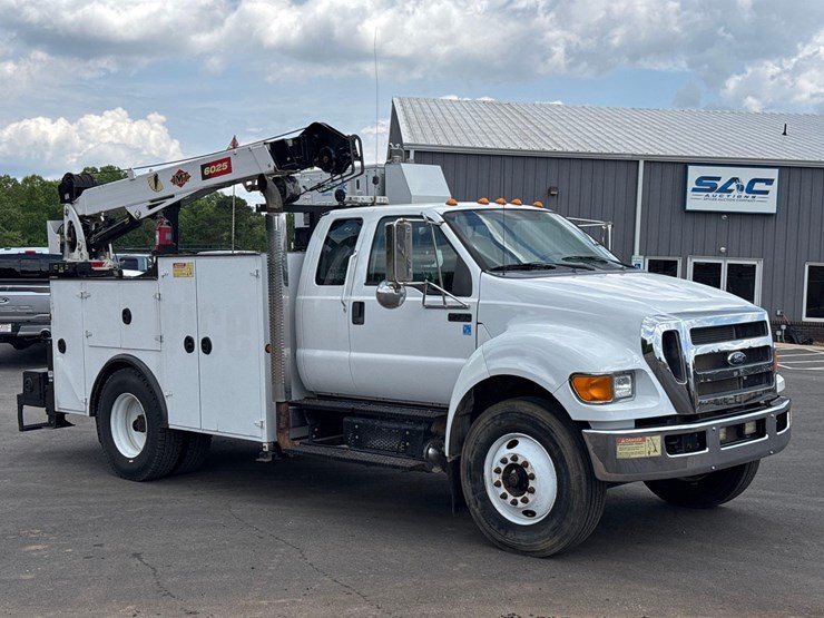 2015-ford-f750-xlt-image-12
