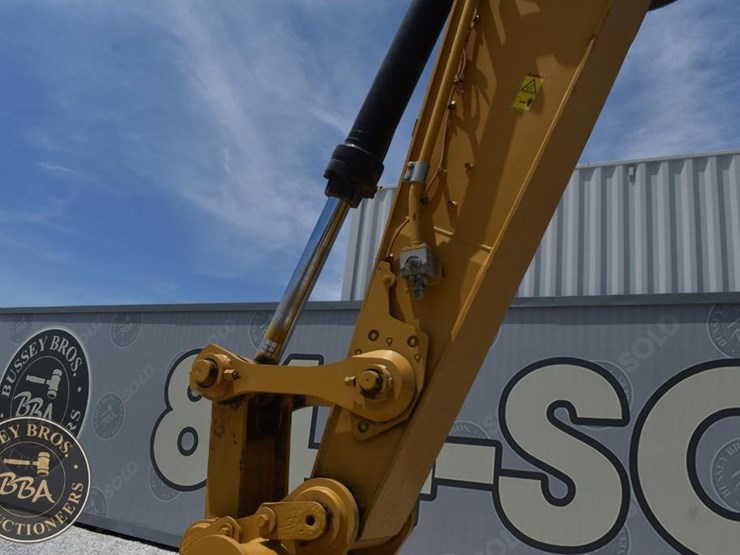 2019-caterpillar-336-image-18