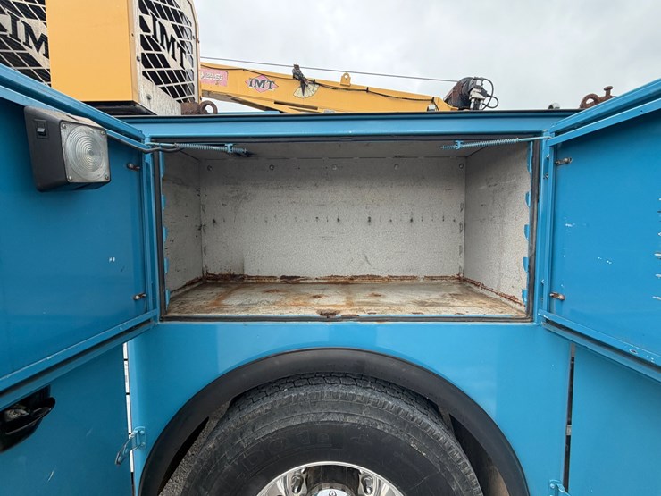 2008-freightliner-m2-106-image-32